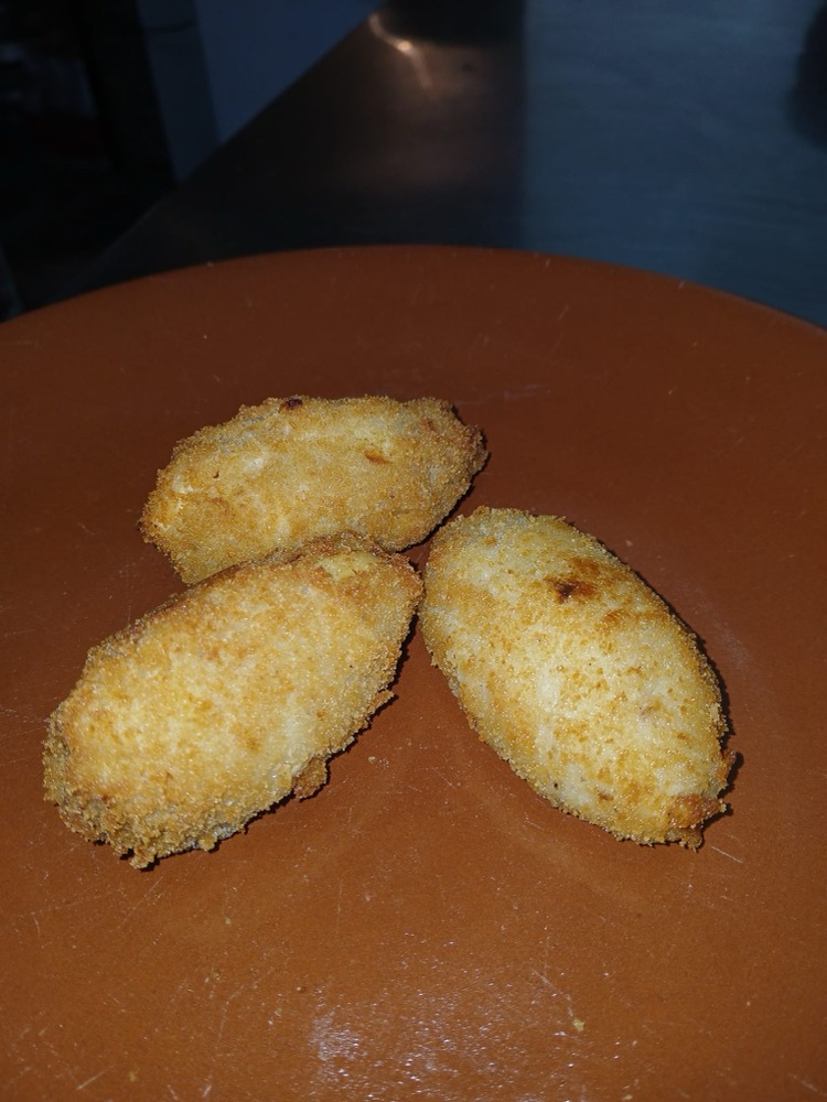 Croquetas caseras recién hechas del Sevillanito 3 en Alaquàs